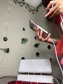 Snapshot of Shuggabutt chatting on November 2025 05:25:01 PM Shuggabutt online show from November 2025 05:25:01 PM