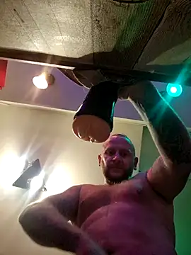 Snapshot of RomWoolf chatting on February 2025 10:25:01 PM RomWoolf online show from February 2025 10:25:01 PM