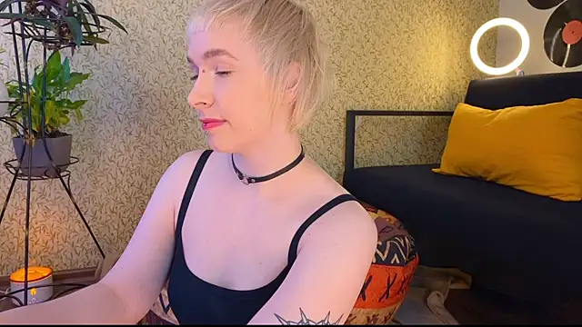 Snapshot of EmmyAmbros chatting on February 2025 05:48:02 AM EmmyAmbros online show from February 2025 05:48:02 AM
