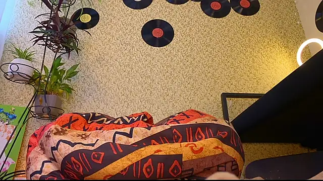 Snapshot of EmmyAmbros chatting on March 2025 12:06:02 PM EmmyAmbros online show from March 2025 12:06:02 PM