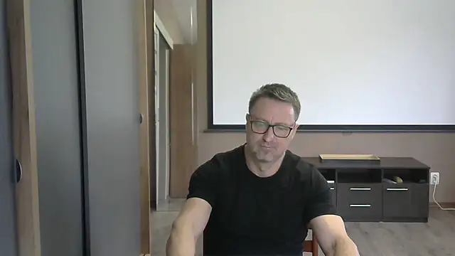 Snapshot of HarrySnake chatting on November 2025 08:23:02 AM HarrySnake online show from November 2025 08:23:02 AM