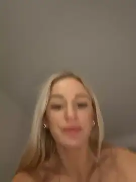 Snapshot of Liana_Lou chatting on February 2025 09:23:02 PM Liana Lou online show from February 2025 09:23:02 PM