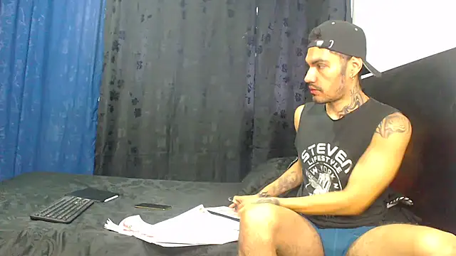 Hot Sharks  online show from February 2026 11:36:01 AM