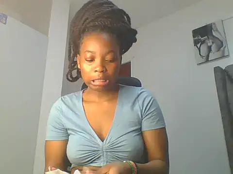 Snapshot of _Becky002 chatting on May 2026 10:12:02 AM Becky002 online show from May 2026 10:12:02 AM