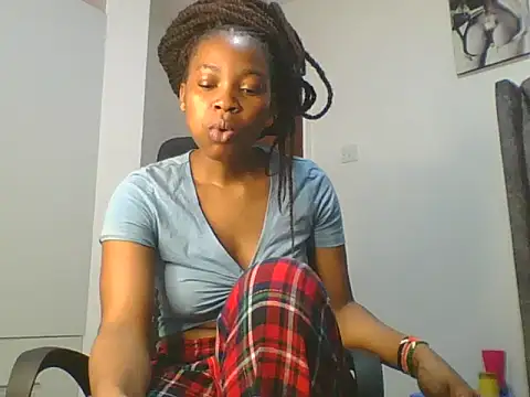 Snapshot of _Becky002 chatting on May 2026 10:33:02 AM Becky002 online show from May 2026 10:33:02 AM