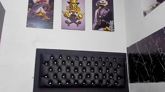 kriixtybrown online show from November 2025 07:13:01 PM