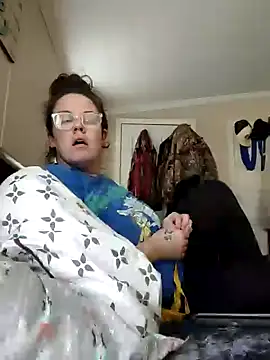 Snapshot of velvetta_ chatting on December 2024 03:22:01 PM velvetta online show from December 2024 03:22:01 PM