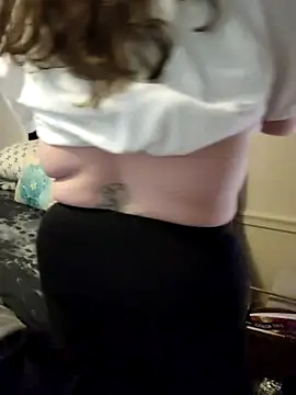 Snapshot of velvetta_ chatting on March 2025 03:24:01 AM velvetta online show from March 2025 03:24:01 AM