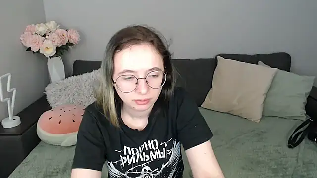 Mini Diva online show from September 2025 08:07:01 AM