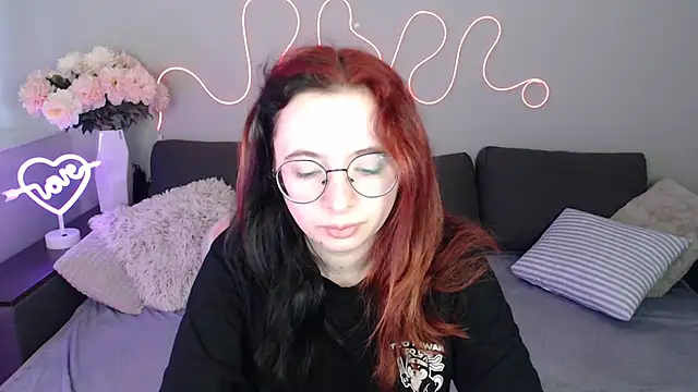 Mini Diva online show from November 2025 09:03:01 AM