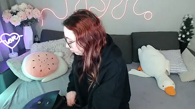 Mini Diva online show from March 2026 08:26:01 AM