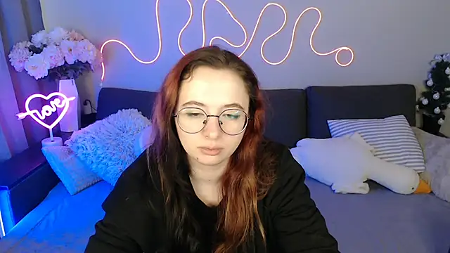Snapshot of Mini_Diva chatting on April 2026 08:17:01 AM Mini Diva online show from April 2026 08:17:01 AM