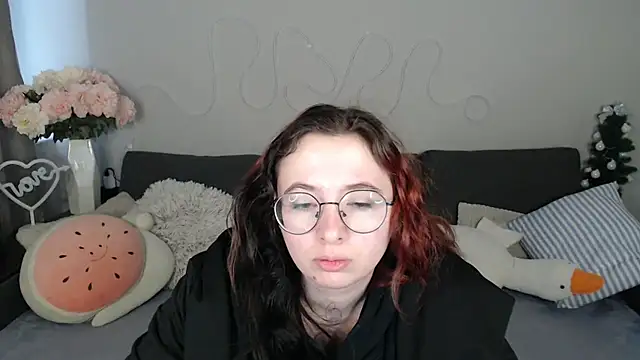 Snapshot of Mini_Diva chatting on April 2026 08:06:01 AM Mini Diva online show from April 2026 08:06:01 AM