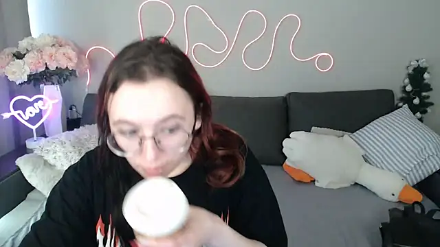 Snapshot of Mini_Diva chatting on May 2026 08:11:01 AM Mini Diva online show from May 2026 08:11:01 AM