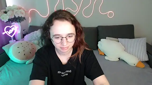 Snapshot of Mini_Diva chatting on May 2026 08:32:01 AM Mini Diva online show from May 2026 08:32:01 AM