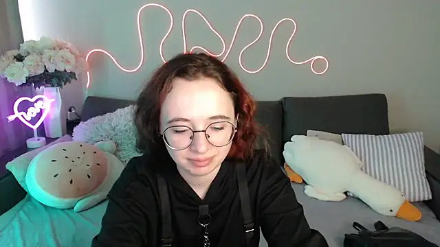 Snapshot of Mini_Diva chatting on May 2026 08:18:01 AM Mini Diva online show from May 2026 08:18:01 AM