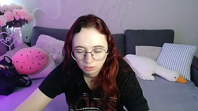 Snapshot of Mini_Diva chatting on July 2026 08:10:02 AM Mini Diva online show from July 2026 08:10:02 AM