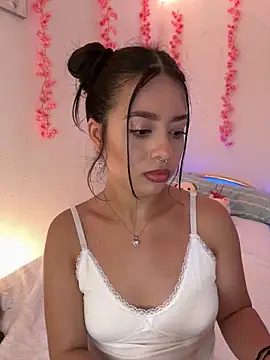 Snapshot of AliceJovovich chatting on December 2024 05:55:01 PM AliceJovovich online show from December 2024 05:55:01 PM