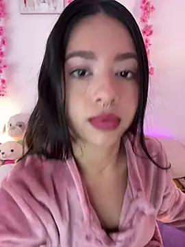 Snapshot of AliceJovovich chatting on December 2024 10:41:01 AM AliceJovovich online show from December 2024 10:41:01 AM