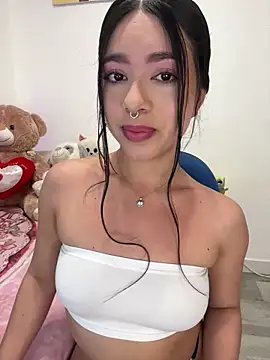 Snapshot of AliceJovovich chatting on January 2025 10:48:01 AM AliceJovovich online show from January 2025 10:48:01 AM