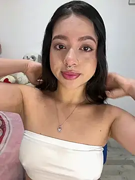 Snapshot of AliceJovovich chatting on March 2025 10:44:02 AM AliceJovovich online show from March 2025 10:44:02 AM