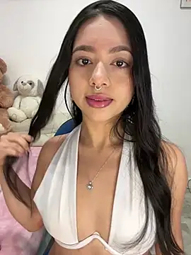 Snapshot of AliceJovovich chatting on March 2025 10:52:01 AM AliceJovovich online show from March 2025 10:52:01 AM