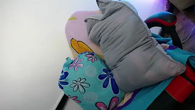 luly pink online show from December 2025 03:47:01 AM