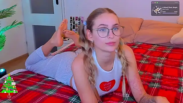 Snapshot of Kamila_icee chatting on December 2024 12:39:02 AM Kamila icee online show from December 2024 12:39:02 AM