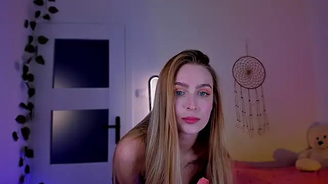 Snapshot of Kamila_icee chatting on March 2025 07:49:02 PM Kamila icee online show from March 2025 07:49:02 PM