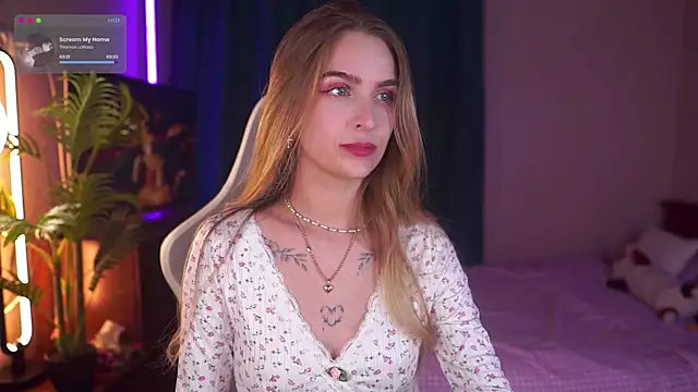 Snapshot of Kamila_icee chatting on October 2025 06:50:01 PM Kamila icee online show from October 2025 06:50:01 PM