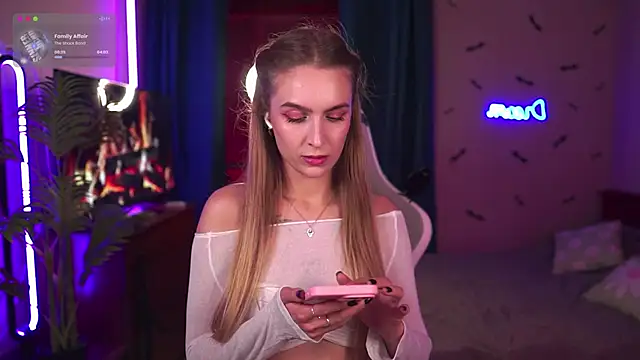 Snapshot of Kamila_icee chatting on October 2025 07:19:02 PM Kamila icee online show from October 2025 07:19:02 PM