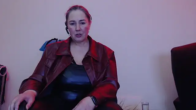 Snapshot of MilfGina chatting on January 2025 08:15:02 PM MilfGina online show from January 2025 08:15:02 PM