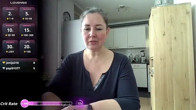 Snapshot of MilfGina chatting on October 2025 08:00:01 AM MilfGina online show from October 2025 08:00:01 AM