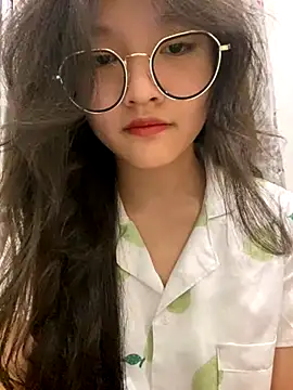 Krixxi22 online show from December 2024 04:16:01 PM