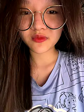 Krixxi22 online show from October 2025 01:42:01 PM