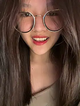 Krixxi22 online show from October 2025 04:15:02 PM