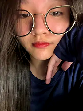 Krixxi22 online show from November 2025 03:03:02 PM