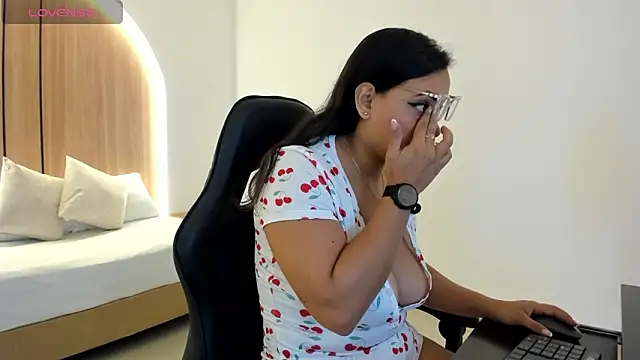 Snapshot of zoe_danae_ chatting on October 2025 12:15:01 PM zoe danae online show from October 2025 12:15:01 PM