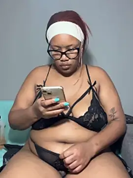 MimiCurves online show from December 2025 10:13:02 AM