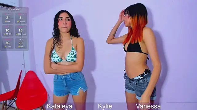 Snapshot of Wetnaughtygirls chatting on October 2025 01:31:02 AM Wetnaughtygirls online show from October 2025 01:31:02 AM
