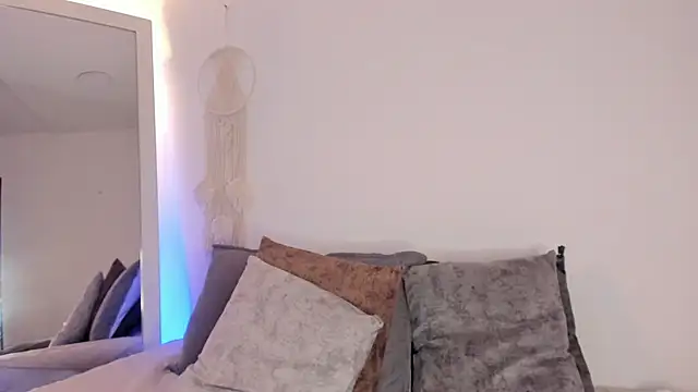 EmmaCollemann online show from November 2025 07:45:02 PM