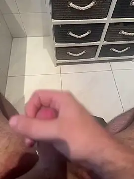 Deralboaus01 online show from April 2026 02:42:01 PM