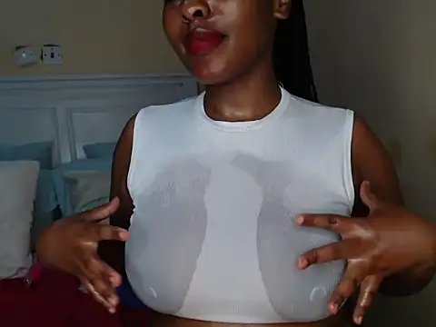 Snapshot of sweetice_02 chatting on January 2025 03:37:01 AM sweetice 02 online show from January 2025 03:37:01 AM