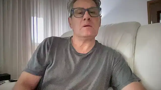 Snapshot of Britmi chatting on November 2025 09:44:02 AM Britmi online show from November 2025 09:44:02 AM