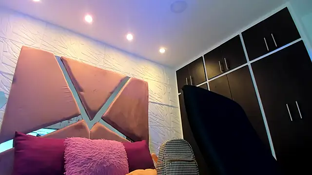 Charlotte Ice1 online show from January 2025 05:55:01 PM