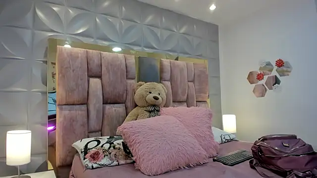 Charlotte Ice1 online show from March 2026 02:33:02 PM