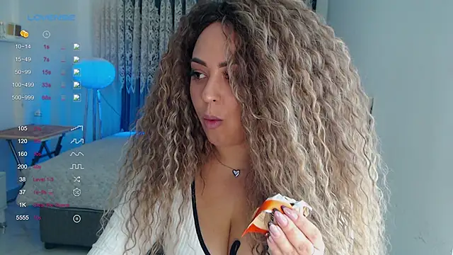  Just a queen 3 online show from December 2025 04:57:02 PM