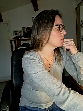 SpiceLea online show from December 2024 03:22:02 PM