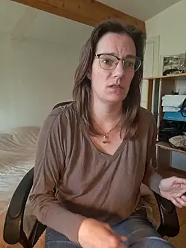 SpiceLea online show from February 2025 01:29:01 PM