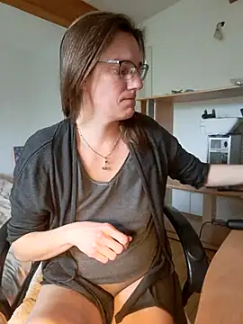 SpiceLea online show from March 2025 12:39:02 PM